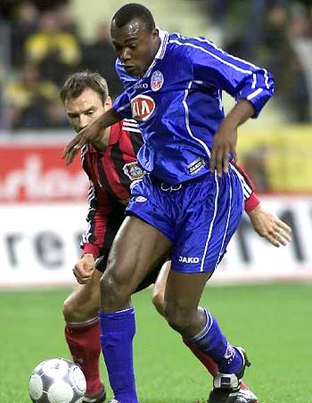 似乎并不乐 似乎并不乐